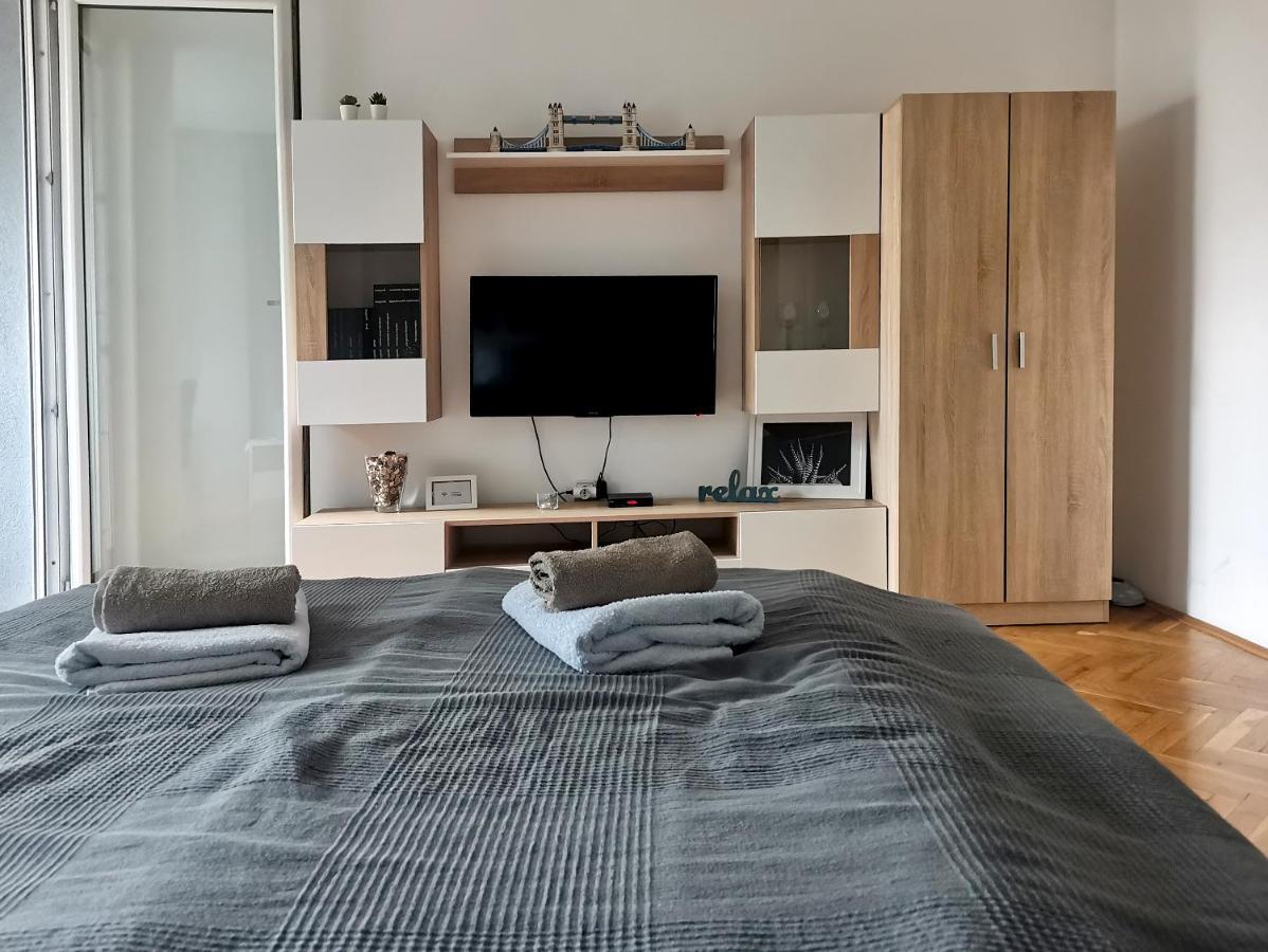 Center Apartment Iva Újvidék Kültér fotó