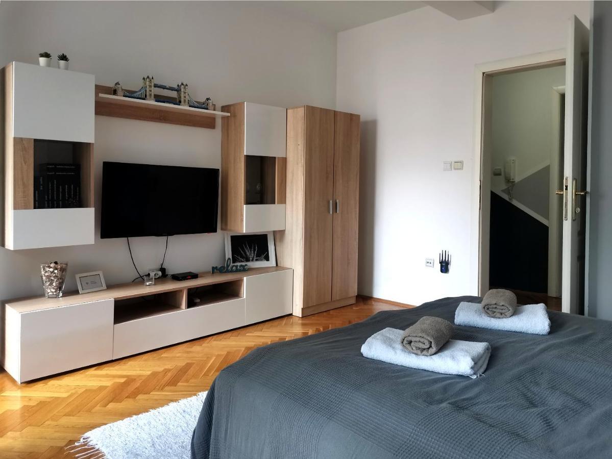 Center Apartment Iva Újvidék Kültér fotó