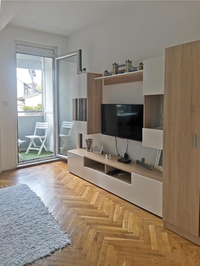 Center Apartment Iva Újvidék Kültér fotó